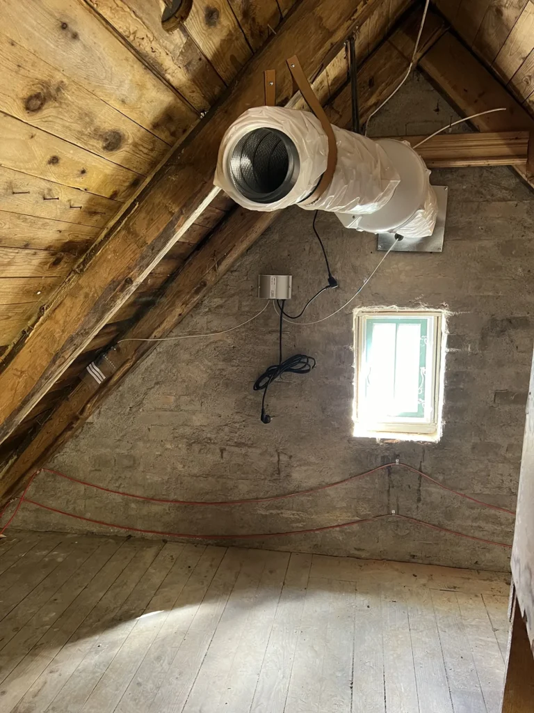 Vindsavfuktning efter montering av Vindsavfuktare Trygghetsvakten classic Lund 1